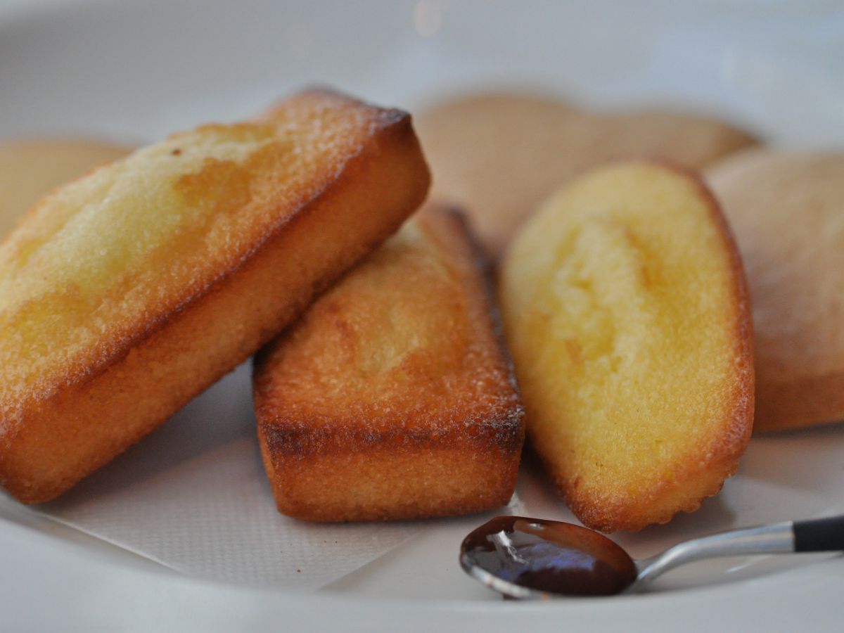 お菓子工場直送！「アンリ・シャルパンティエ」の焼き立てフィナンシェ