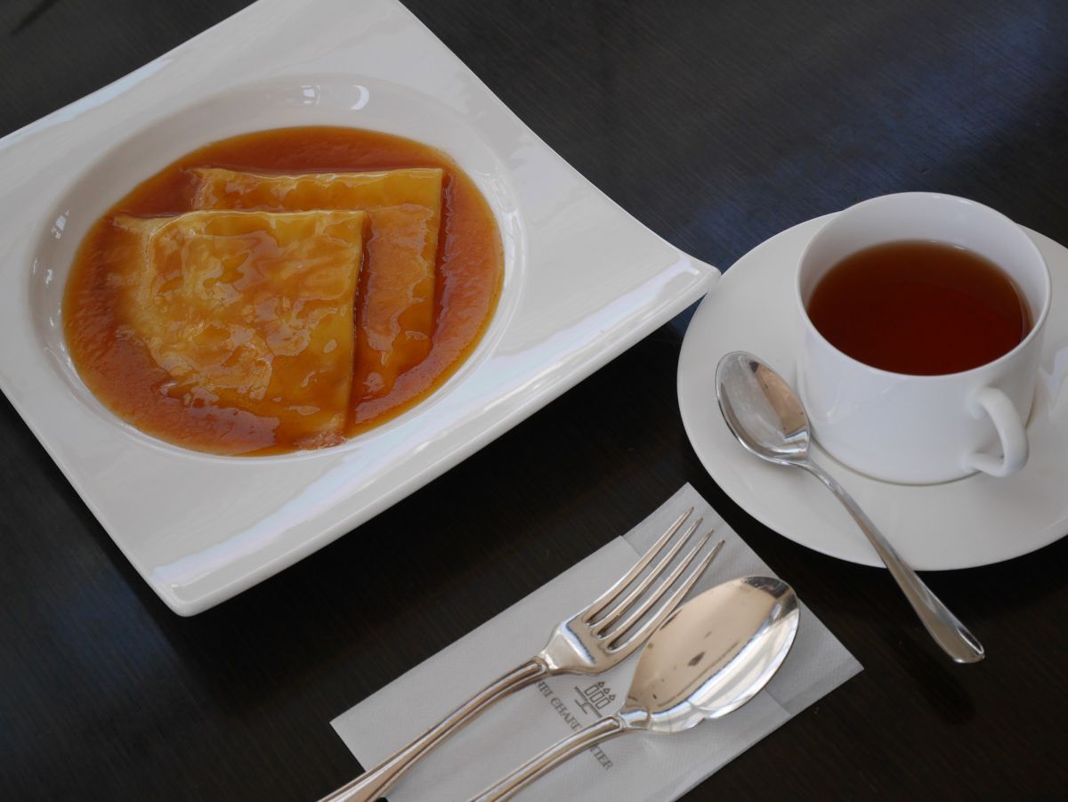 クレープ・シュゼット（1320円）MUJICA TEA 芦屋プラウド（605円）セット（1705円）