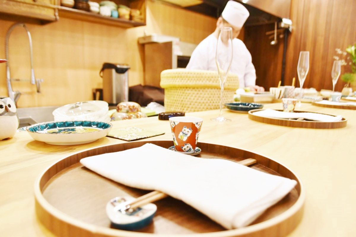 やっぱり鮨屋はカウンター席に座るのがお勧め