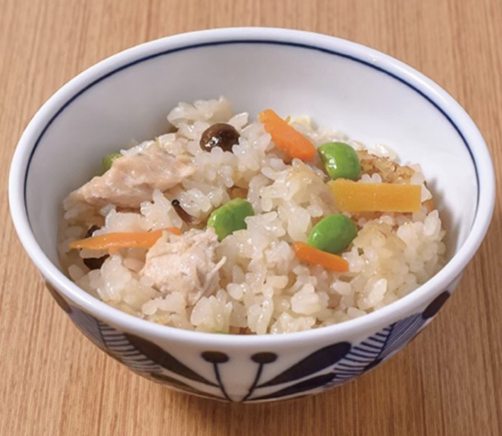 アゴ出汁香るかやくごはん　150円(税別)