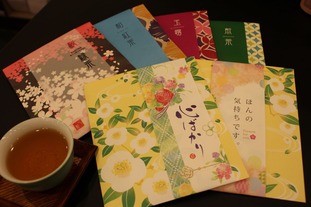 心彩コレクション（桜緑茶、和紅茶、煎茶、玉露など）500～1000円（税抜）