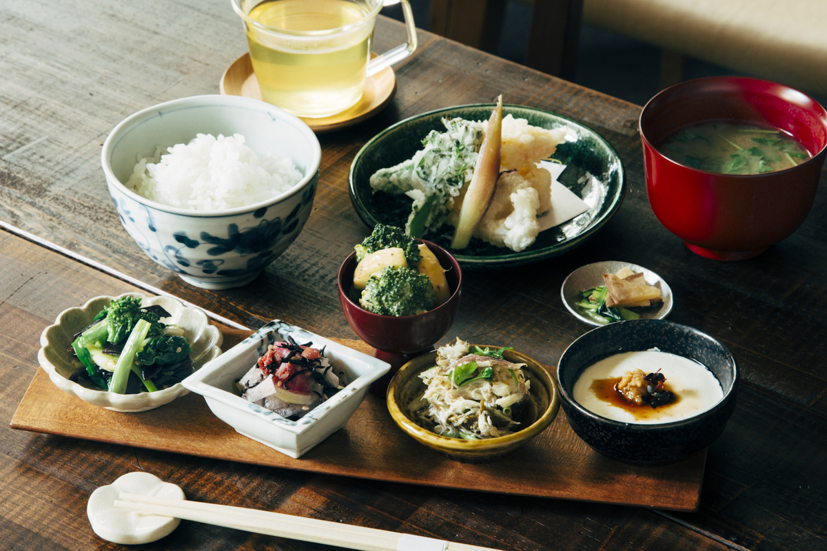 「季節の小鉢膳」2200円