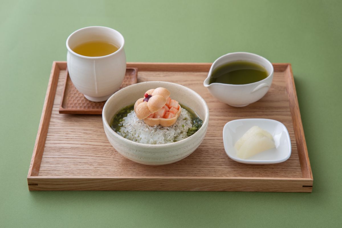 京都駅に新登場！新感覚の“燻製茶”×お茶漬けセット4種各800円
