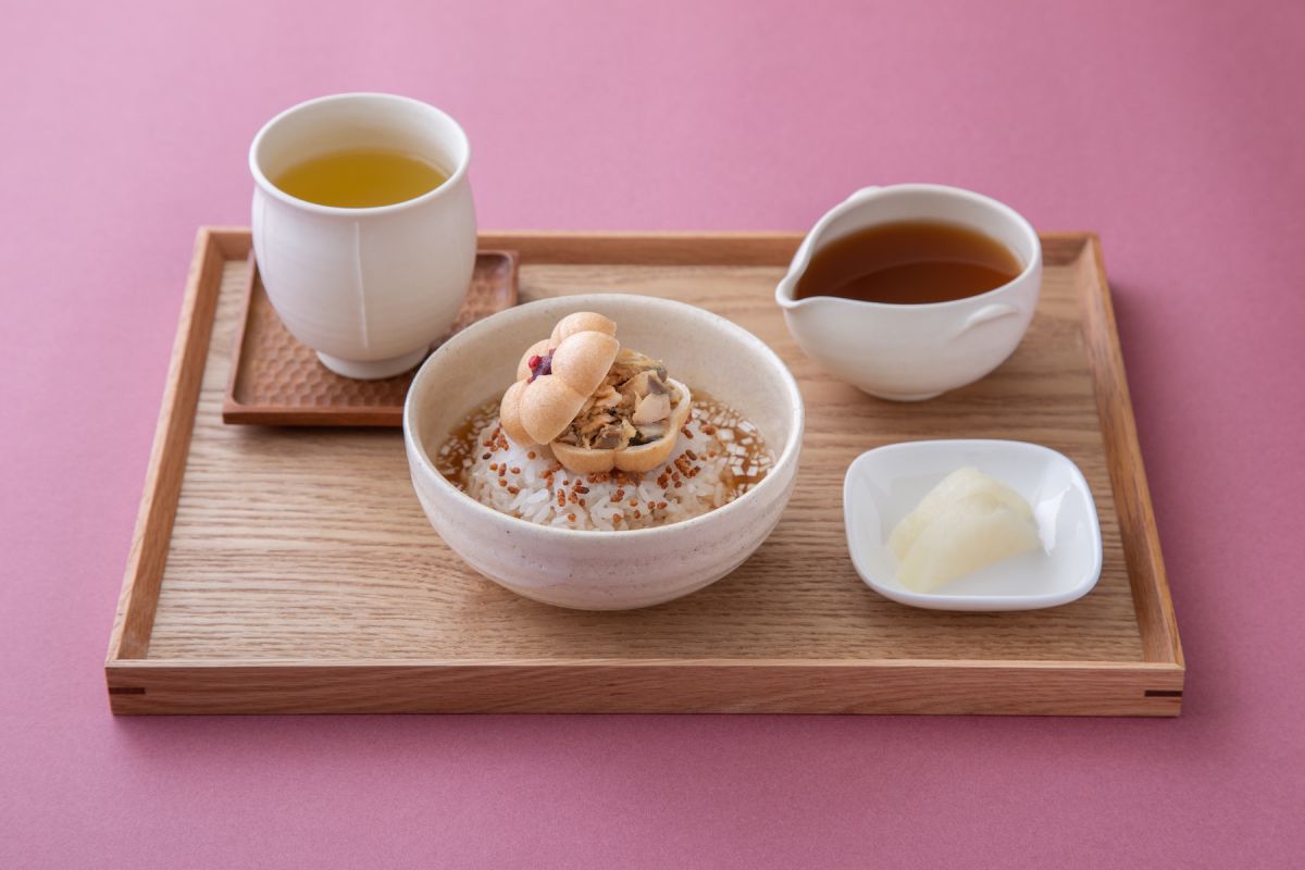 生姜燻製茶×鯖味噌煮とほうじ茶のお茶漬けセット800円