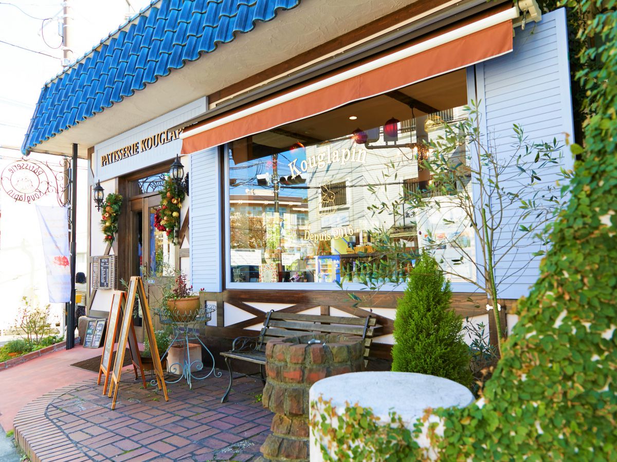 お店から鶴岡八幡宮までは歩いて4分！