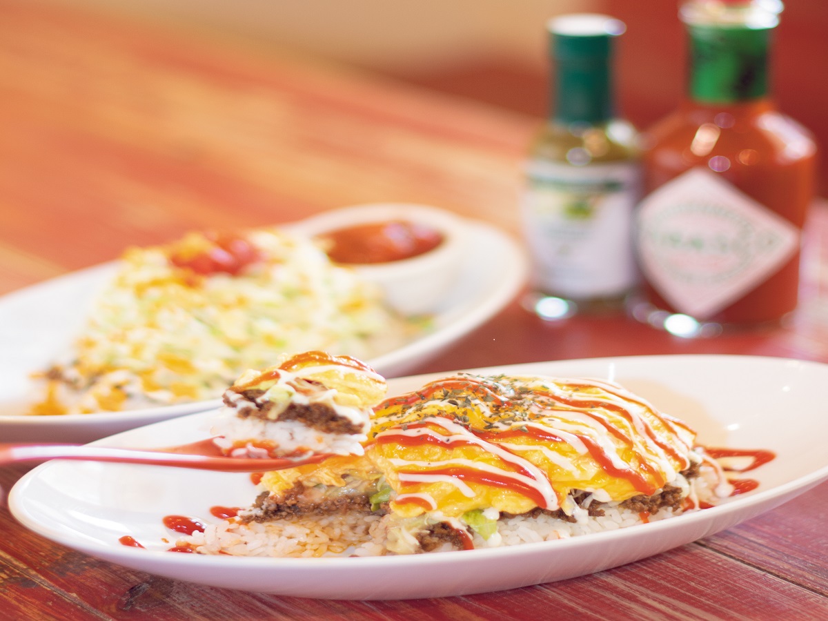 食べたら幸せ。笑顔がこぼれる、沖縄のふわトロ卵のタコライス！？