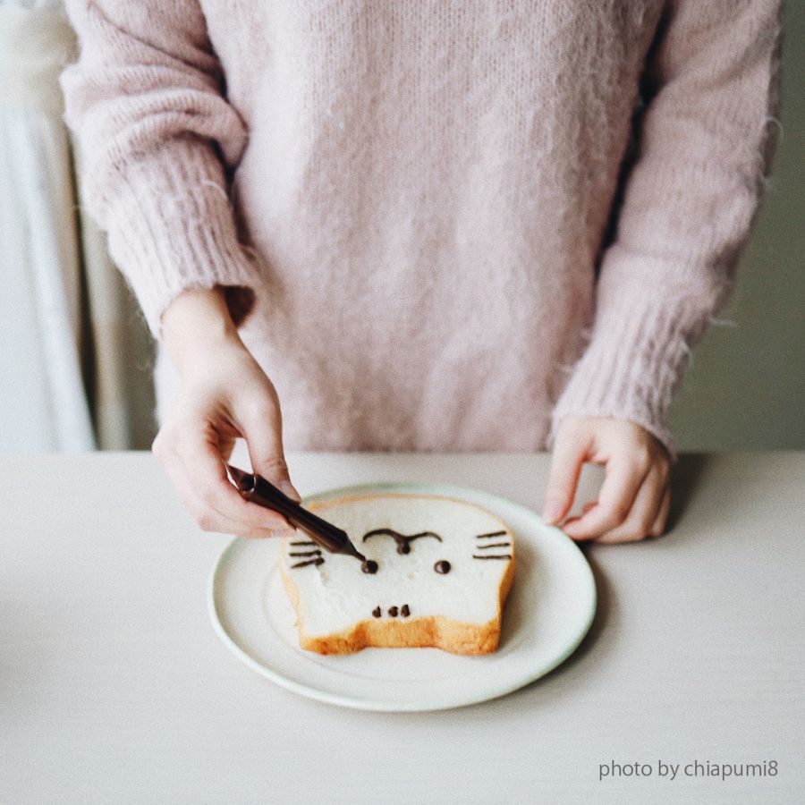 プレーン（1本 500円）、チョコ・あずき・チーズ味（各1本 680円）その他期間限定フレーバーあり