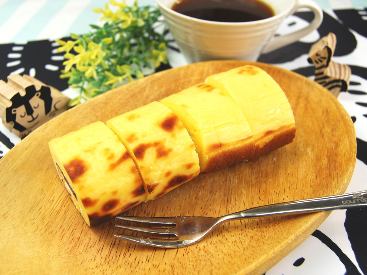 濃厚チーズにやみつき間違いなし! ローソンの「焼チーズケーキロール」