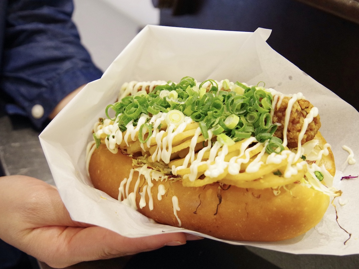 350円でお腹いっぱい！ 味もコスパも最高のビッグな鶏サンド