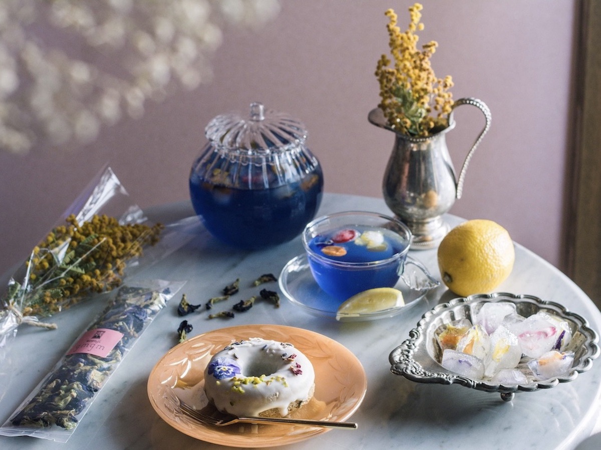 「お花の焼きドーナツ」のお取り寄せで“家カフェ”をカラフル＆優雅に