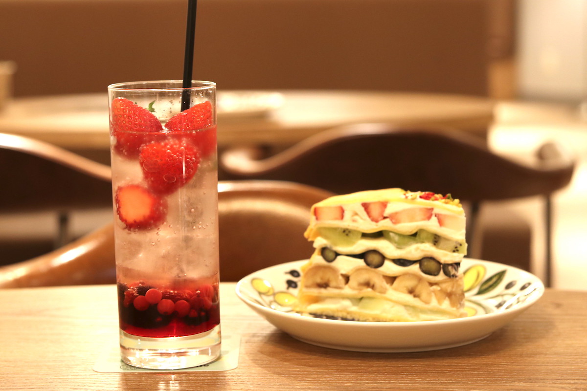 いちご＆ミックスベリーのフルーツソーダ 750円