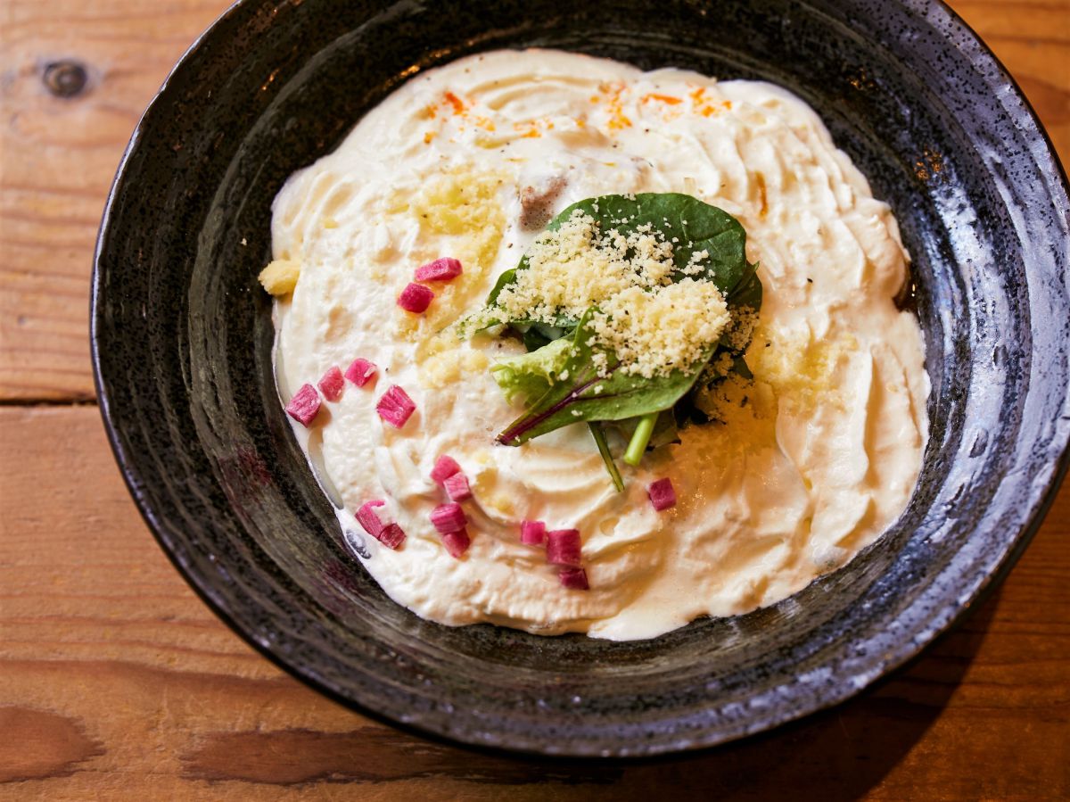 白いクリームチーズ カレーうどん  1100円（※2月～春先に登場した限定メニューです）