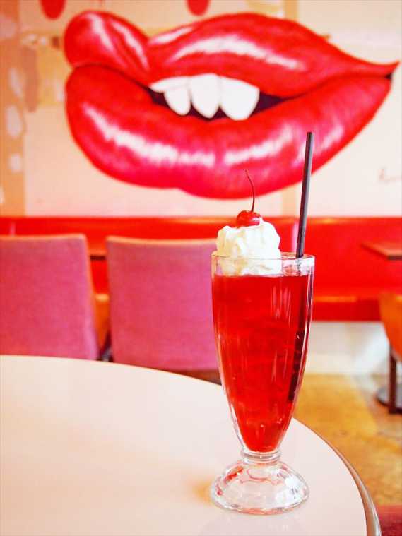 クランベリーフロート：850円