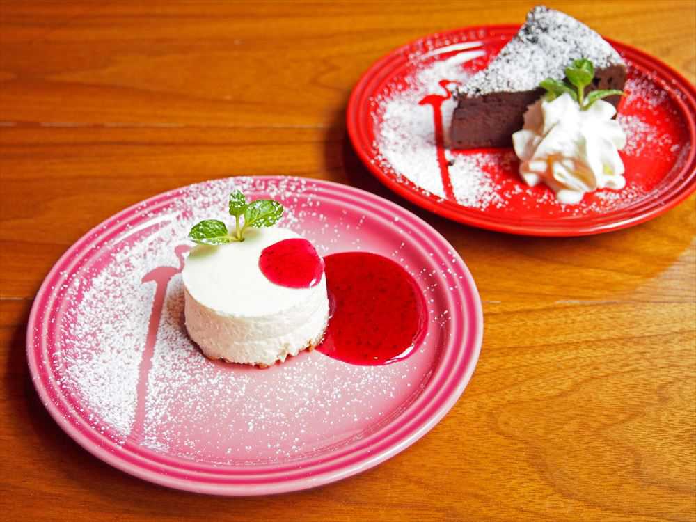 宇田川チーズケーキ：550円 ガトーショコラ：550円