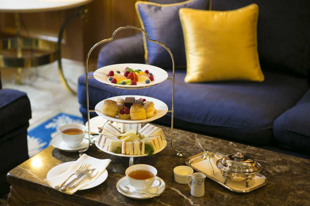 アフタヌーンティーセット 3240円(写真は2名分)