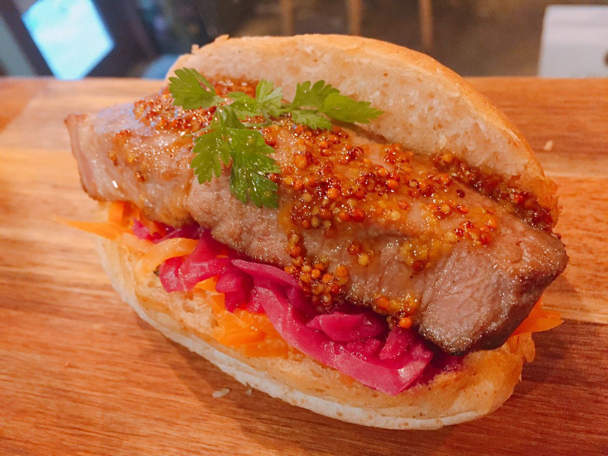 ボリューム満点!手のひらサイズで可愛いコッペパン【テイクアウト&デリバリー可】