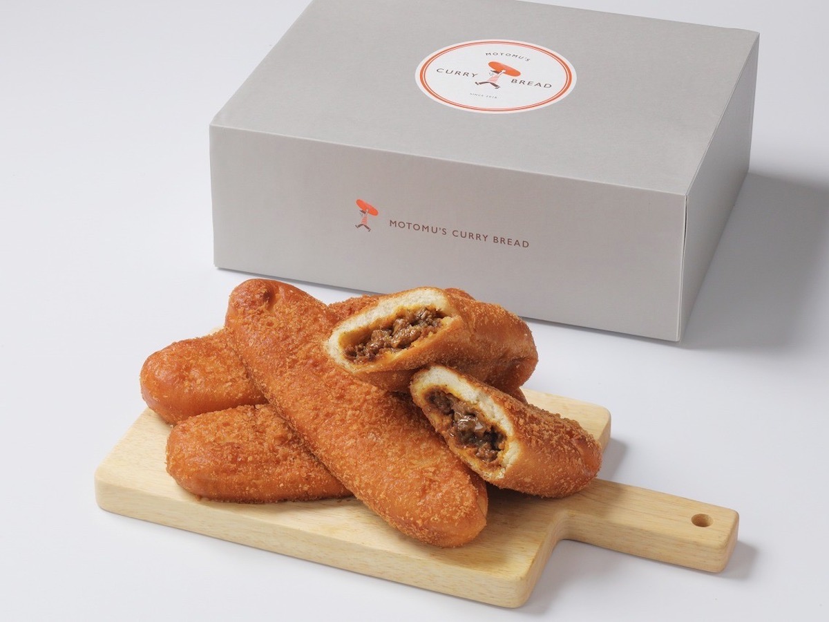 おうちに届く！沖縄で1日100本以上を売上げるウワサの焼きたてカレーパン