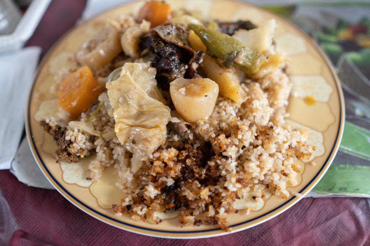 セネガルの伝統料理チャブジェン。西アフリカは米を主食にしている国が多い