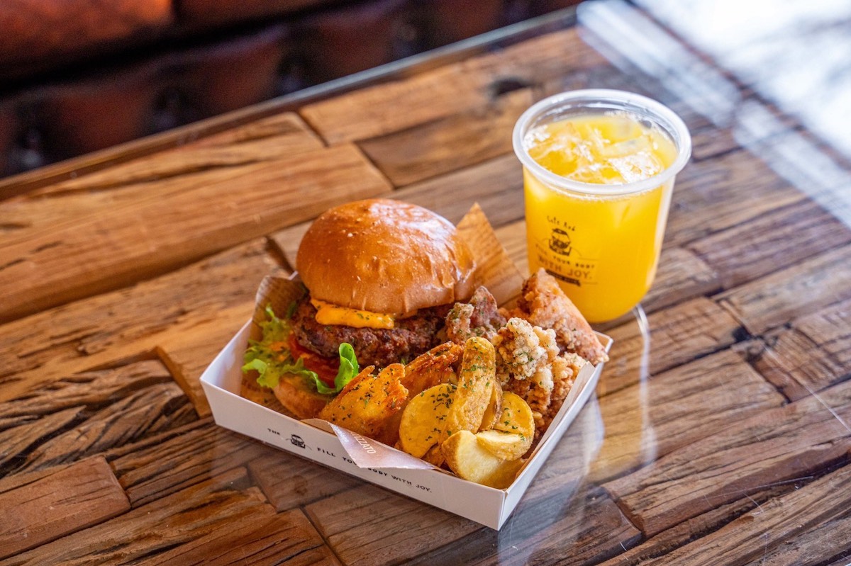 バーガーポテトセット 1300円