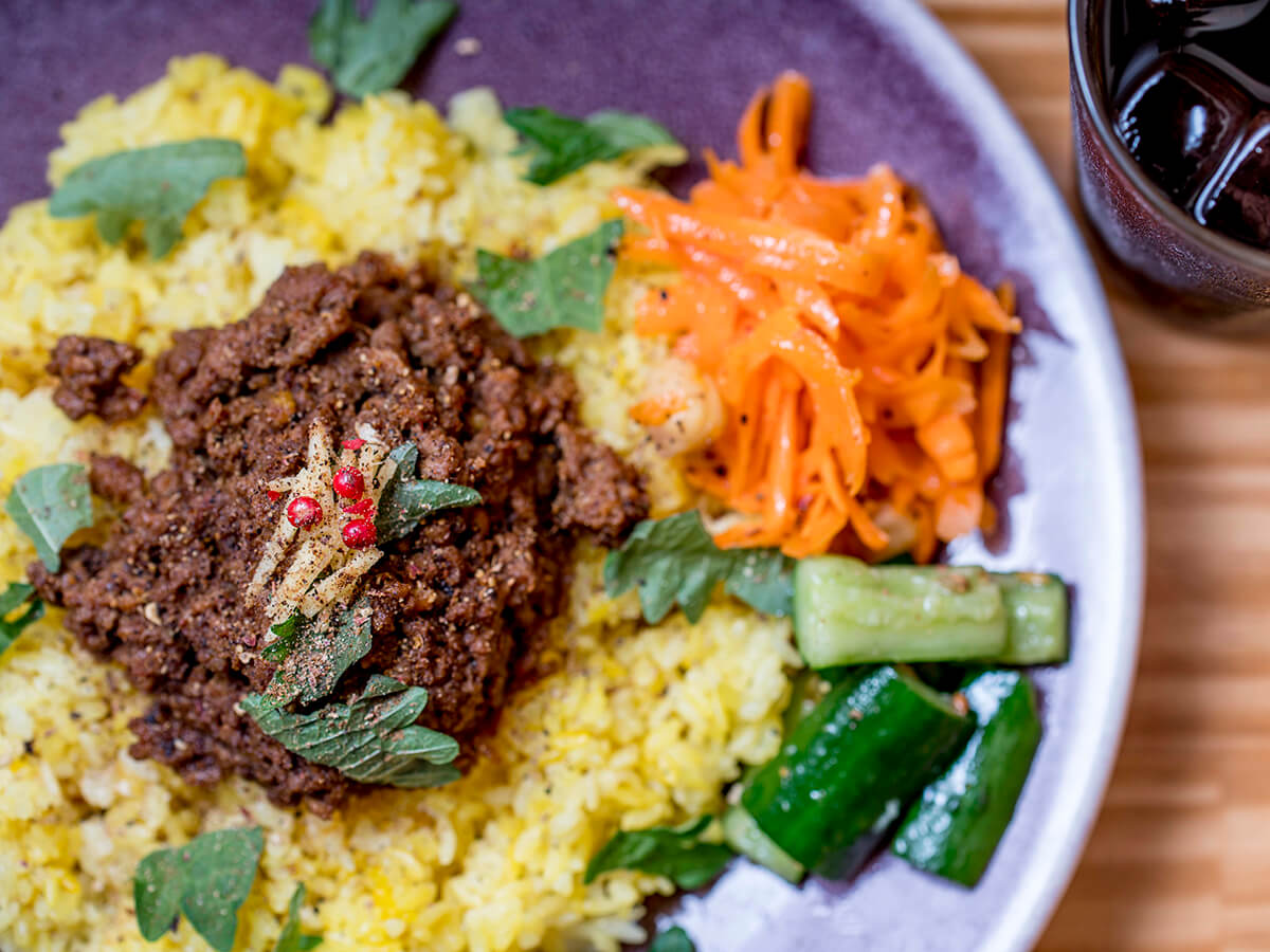 スパイスが香る！女子注目のカレー店「negombo33 高円寺」