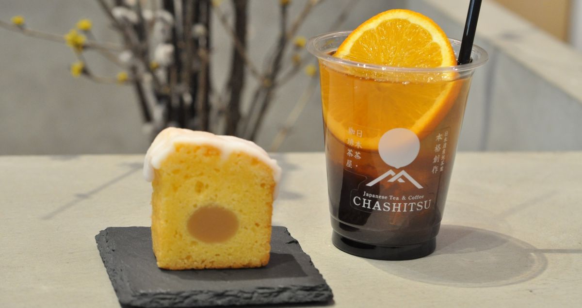 一人でのんびり。「日本茶×コーヒー」の新感覚ドリンクでカフェタイム