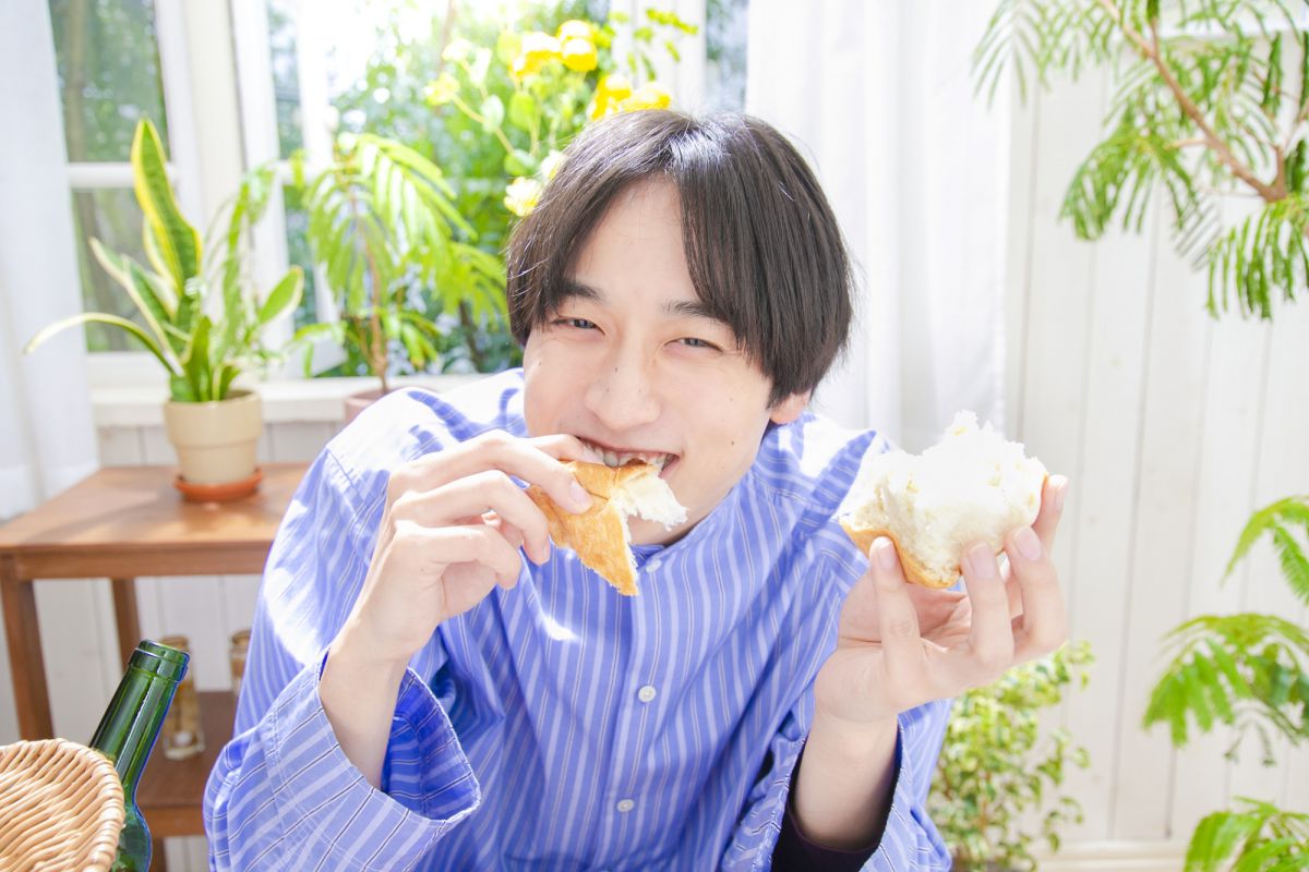 「（パクリ）…ボーノ（おいしい）！」