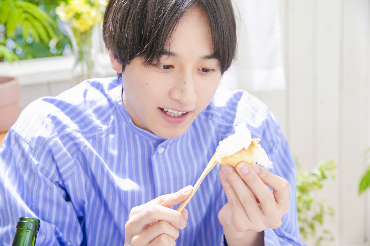 クリームチーズを塗って、さらに一口！