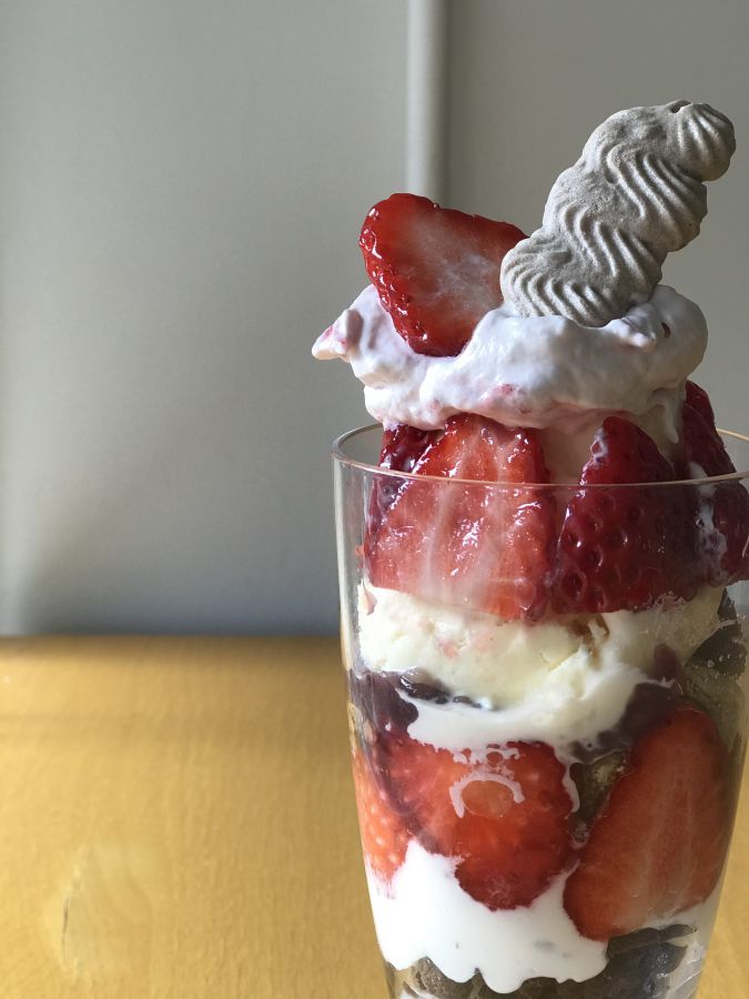 うめぞのの苺パフェ1500円（3～4月限定）