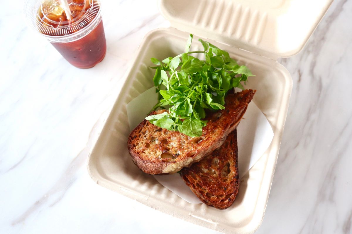 モッツァレラとセージバターのホットサンドイッチ1600円