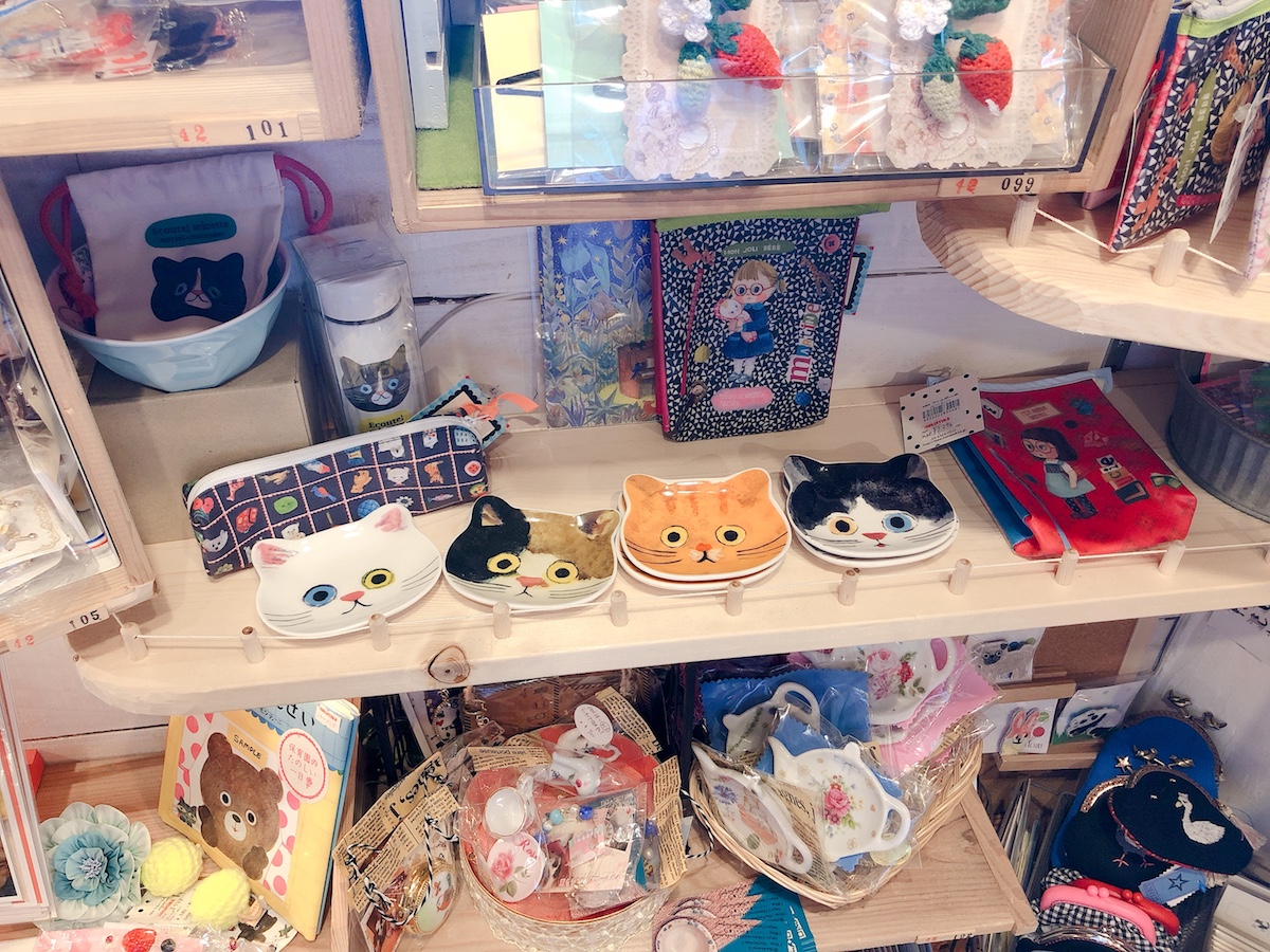 ネコの小皿429円(税込)