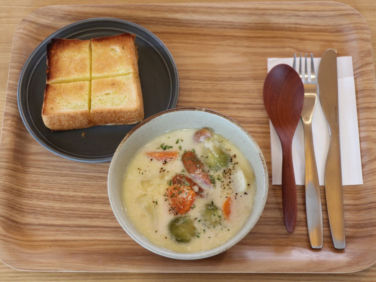 具沢山スープとトーストのセット　800円