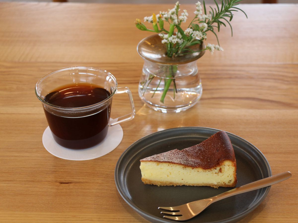 コーヒー500円、チーズケーキ　400円