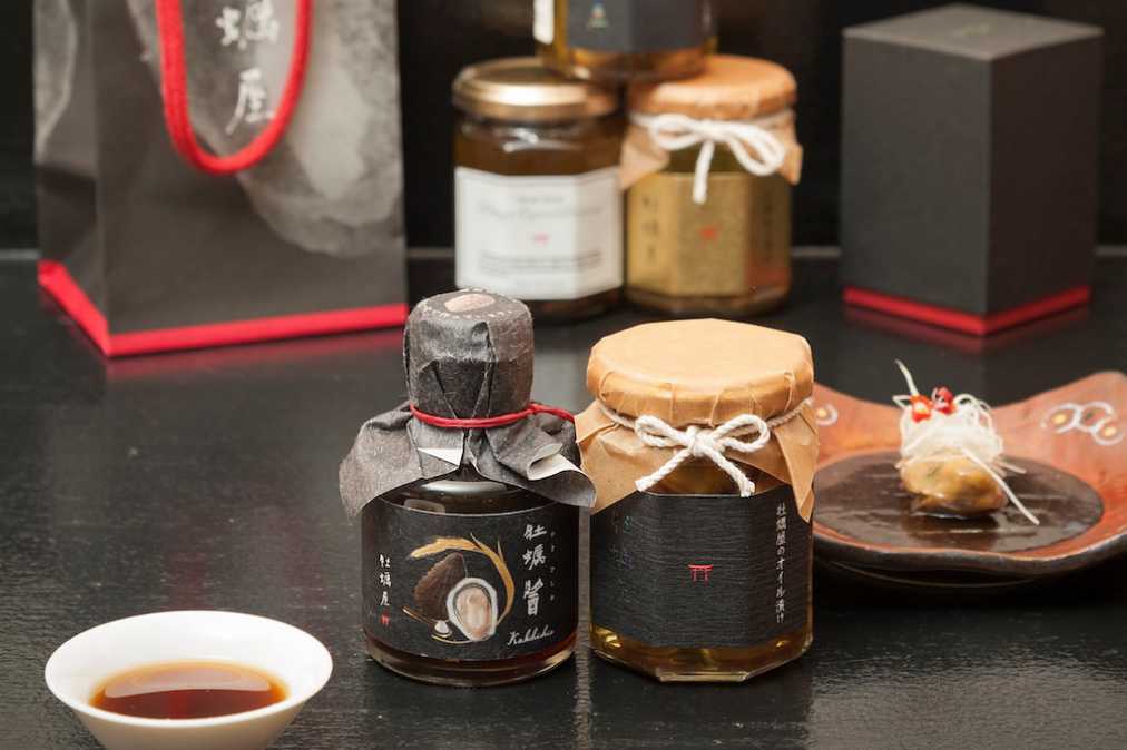 （右）牡蠣屋のオイル漬け100g（5粒入）1300円