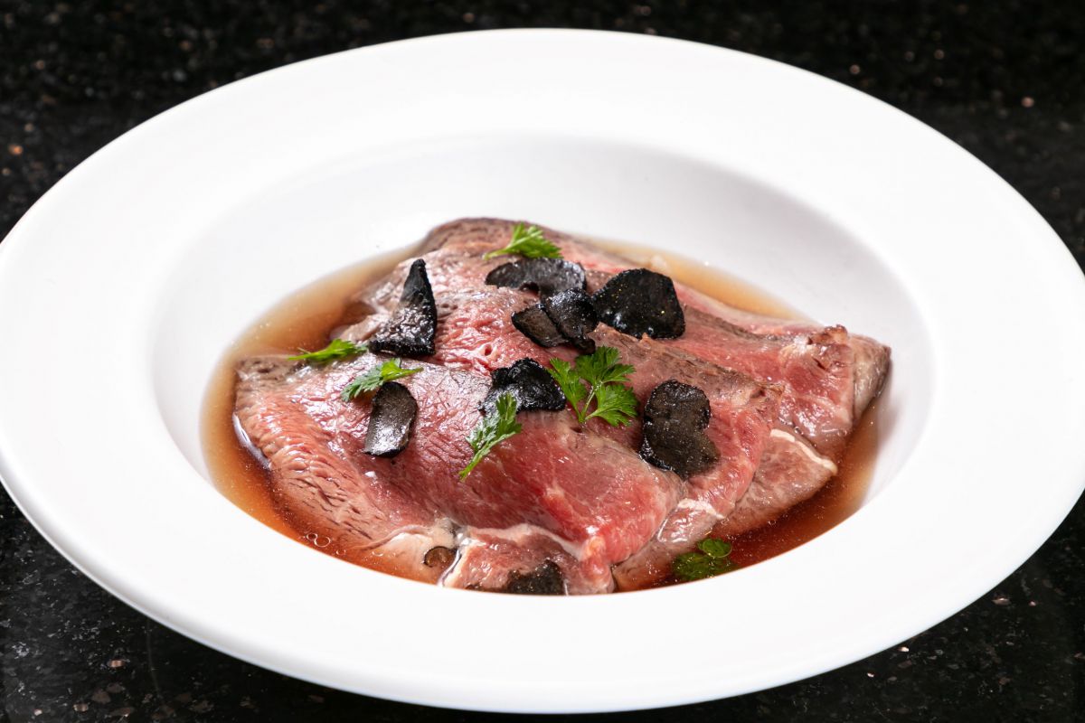 A5和牛を使ったトリュフ香るお茶漬け 1780円