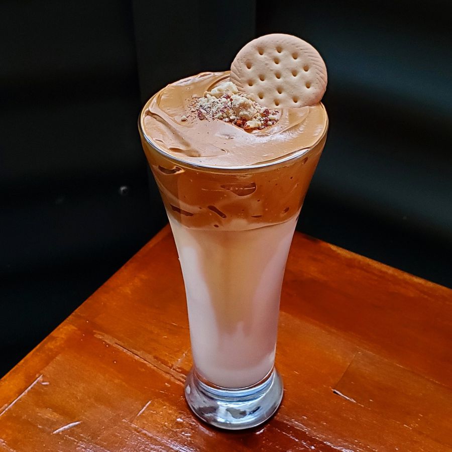 ダルゴナコーヒー 600円(パンケーキとセットで100円引き)