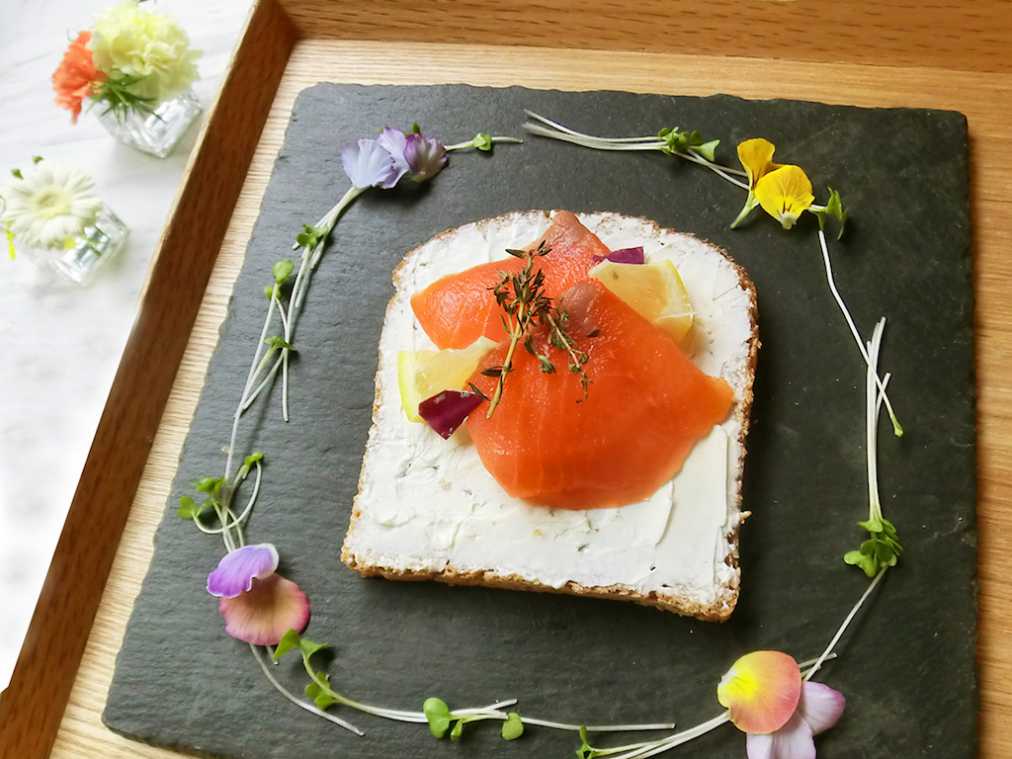 サーモン＆クリームチーズのオープンサンド　682円