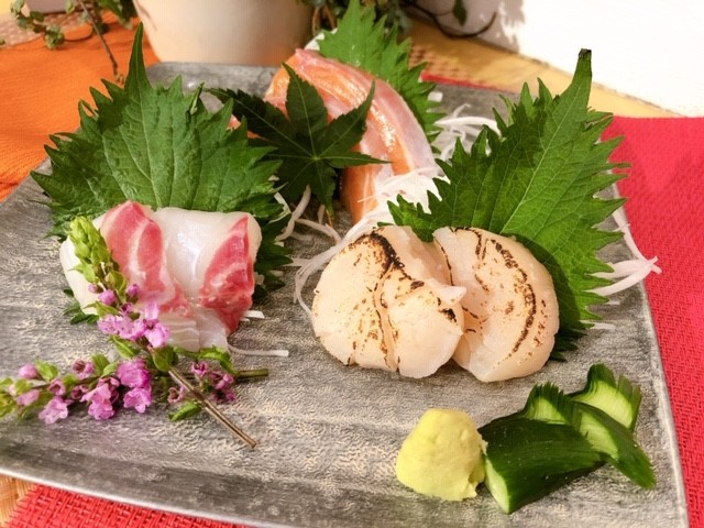 お造り盛り合わせ　759円