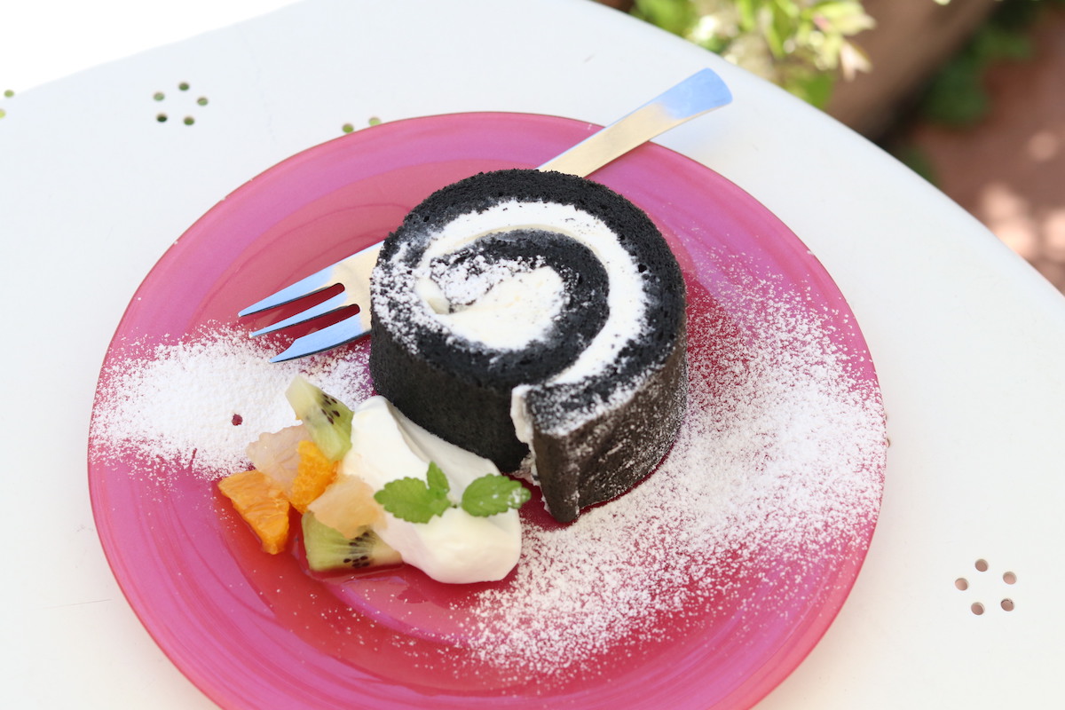 黒壁ロール 480円