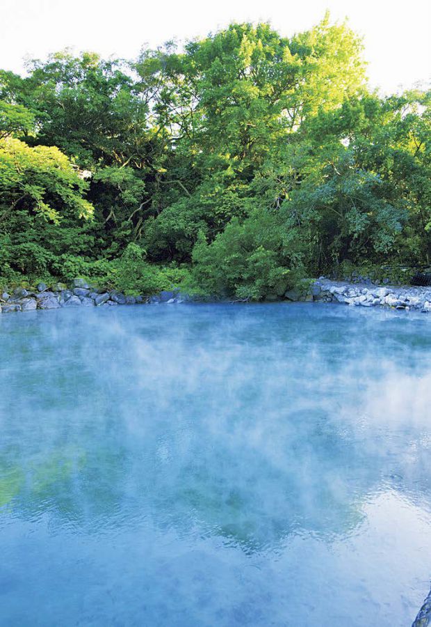 水の色がエメラルドグリーンに近いことから、「玉泉湖」ともよばれます。綺麗～！