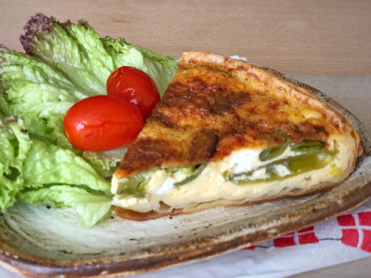 「スナップえんどうとクリームチーズのキッシュ」