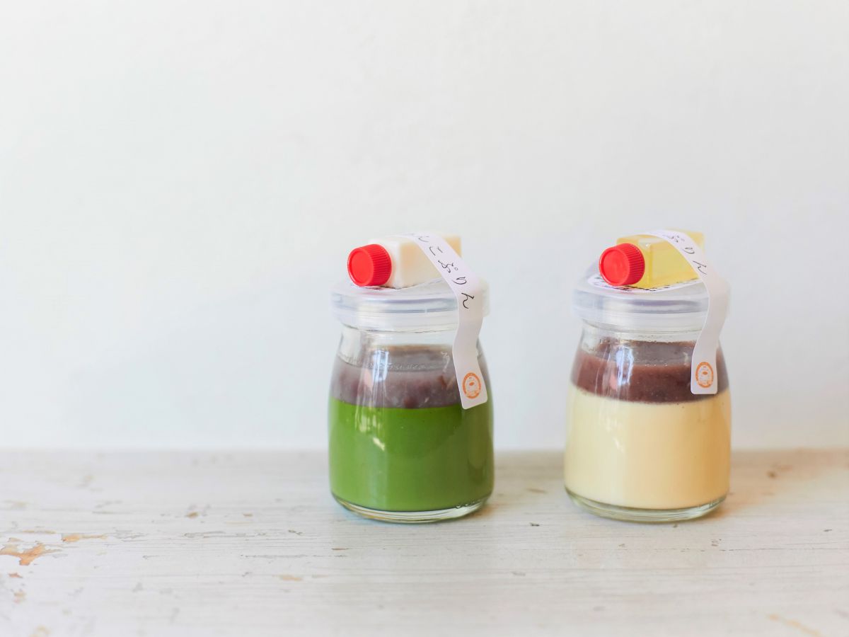 （左）抹茶塩あんこぷりん 500円 （右）鎌倉の塩あんこぷりん 390円