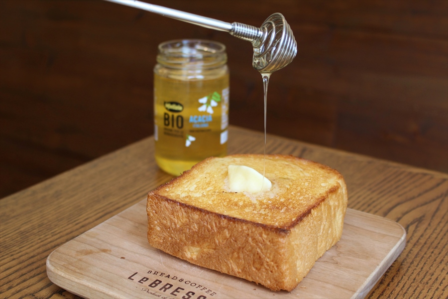 厚切りバタートースト 390円