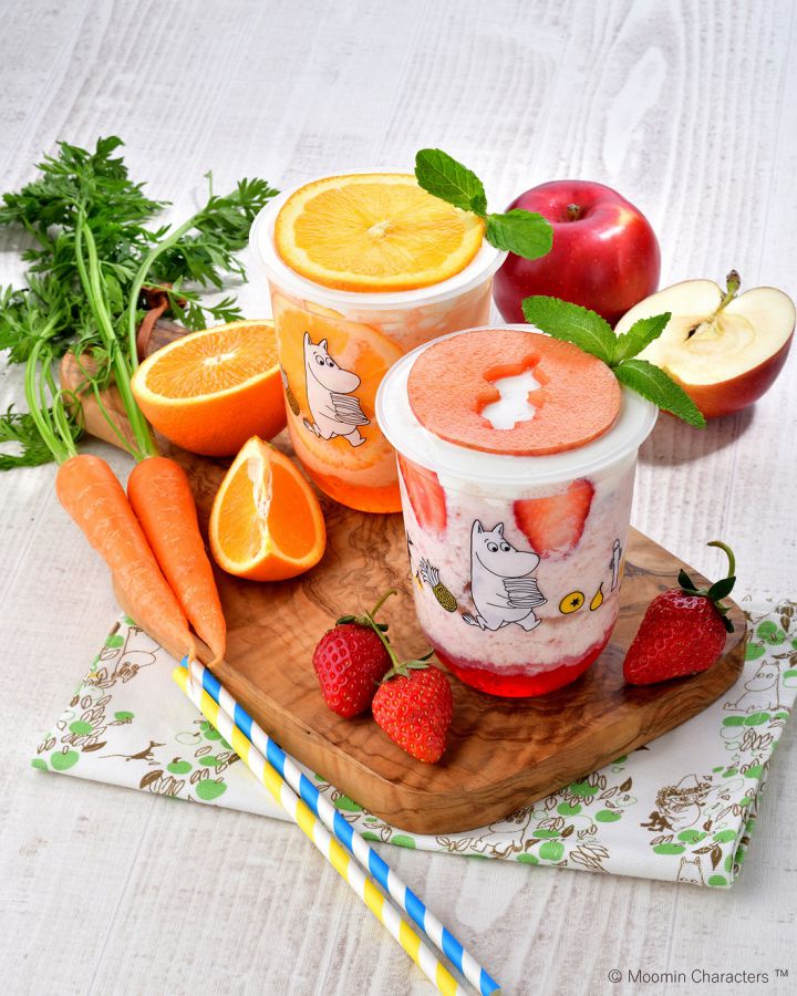 ＜手前＞「Strawberry×Appleスムージー800円、＜奥＞「Orange×Sunshineスムージー」750円