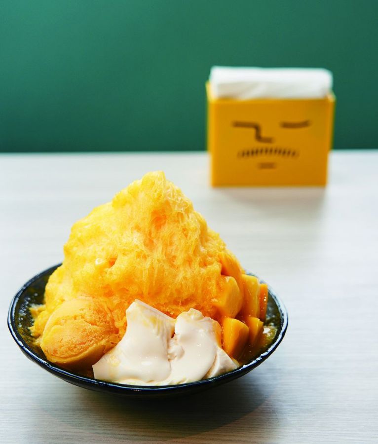 完熟マンゴーの濃厚な香りとおいしさを存分に楽しめる、フレッシュマンゴーセンセーション（$15）