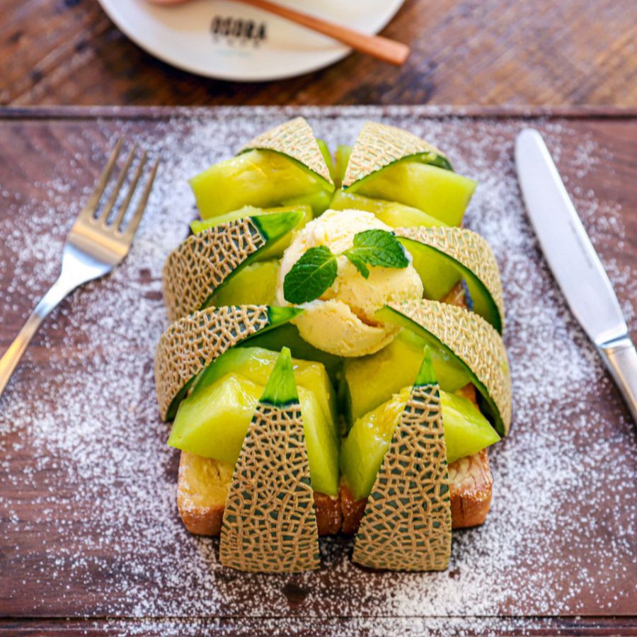 静岡県産クラウンメロントースト：2280円（税別）