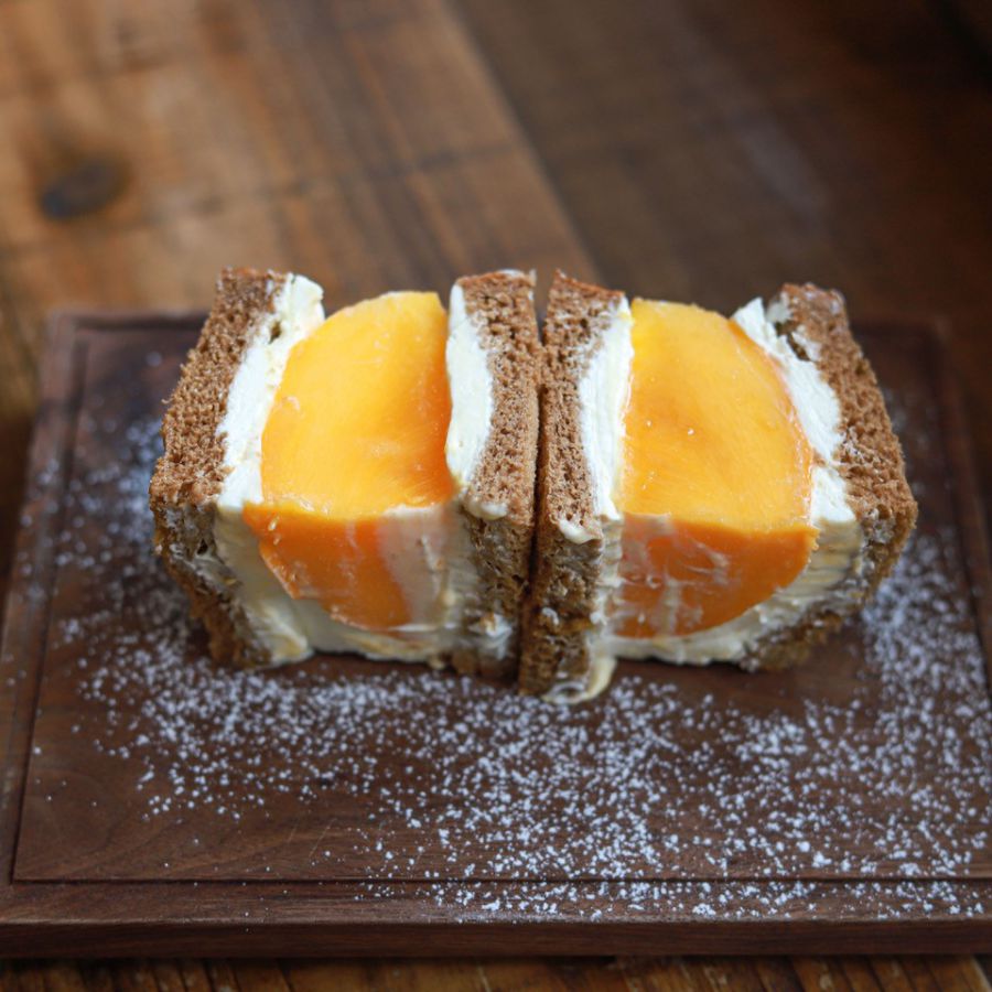 宮崎県産マンゴーのフルーツサンド：1280円（税別）