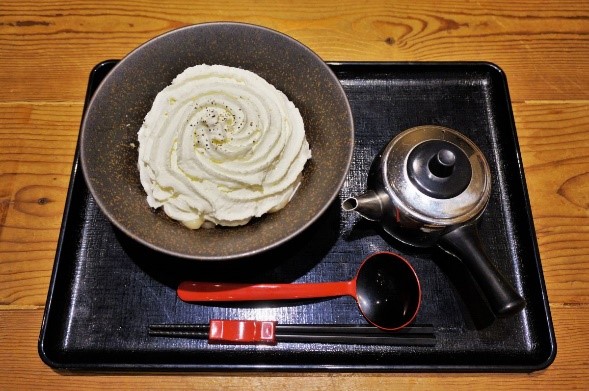 「白い明太チーズクリームうどん」（1100円）