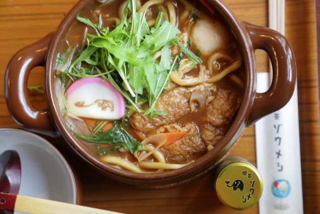 「みそ煮込みうどん（赤）」（972円）