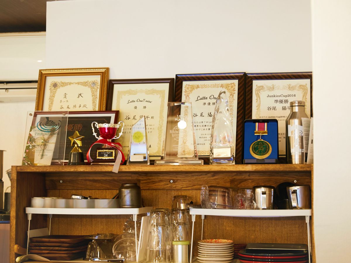 ここにあるトロフィーたちは、コーヒー職人としての実力の証
