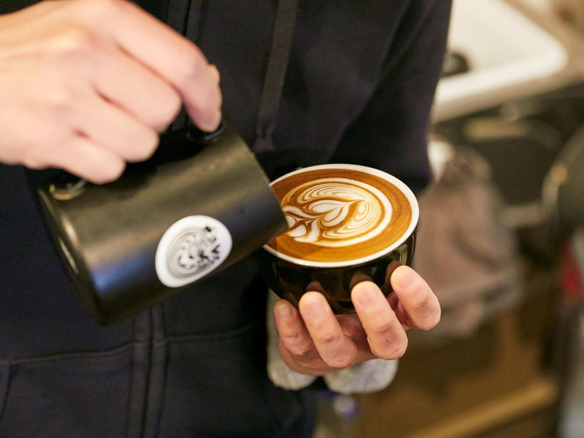 職人技は、カウンター越しに眺めることができますよ!